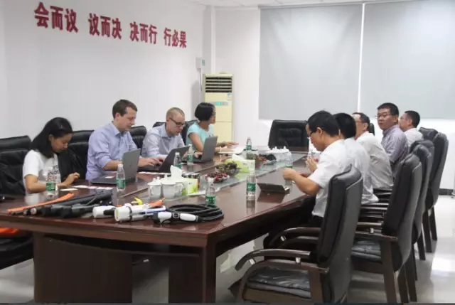 在奥美格会议室讨论中 在奥美格会议室讨论中